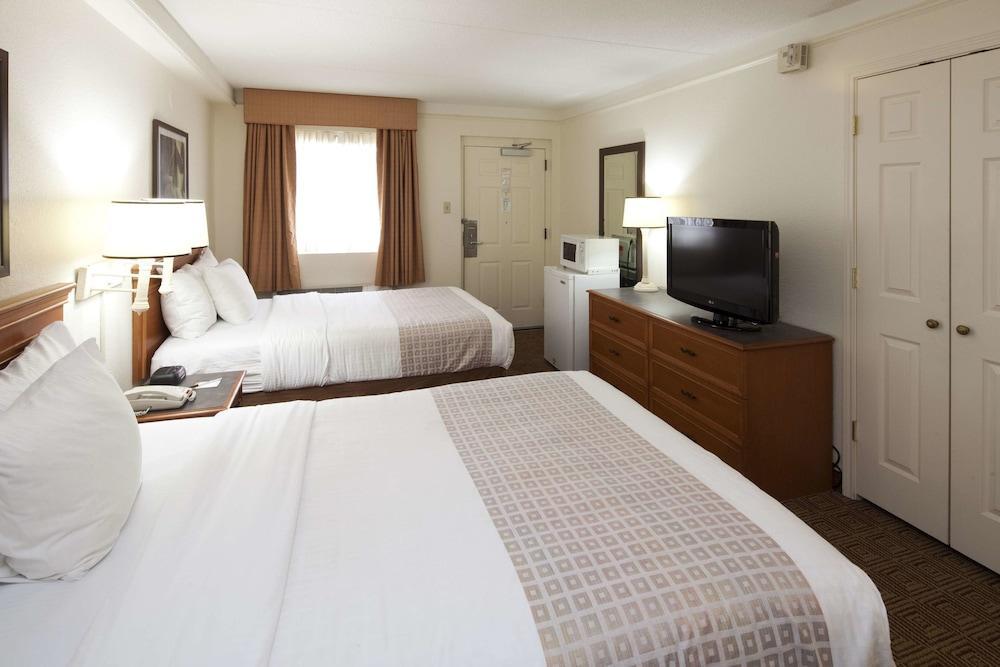 La Quinta Inn By Wyndham Huntsville Research Park Екстериор снимка