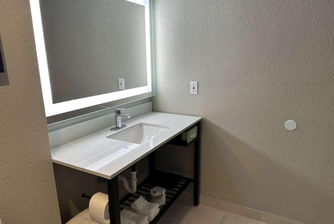 La Quinta Inn By Wyndham Huntsville Research Park Екстериор снимка