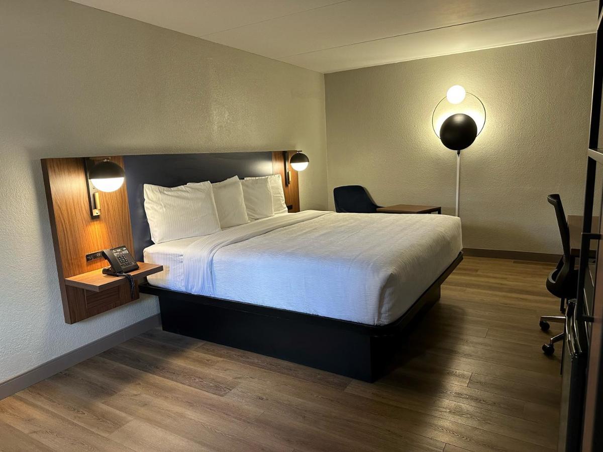 La Quinta Inn By Wyndham Huntsville Research Park Екстериор снимка
