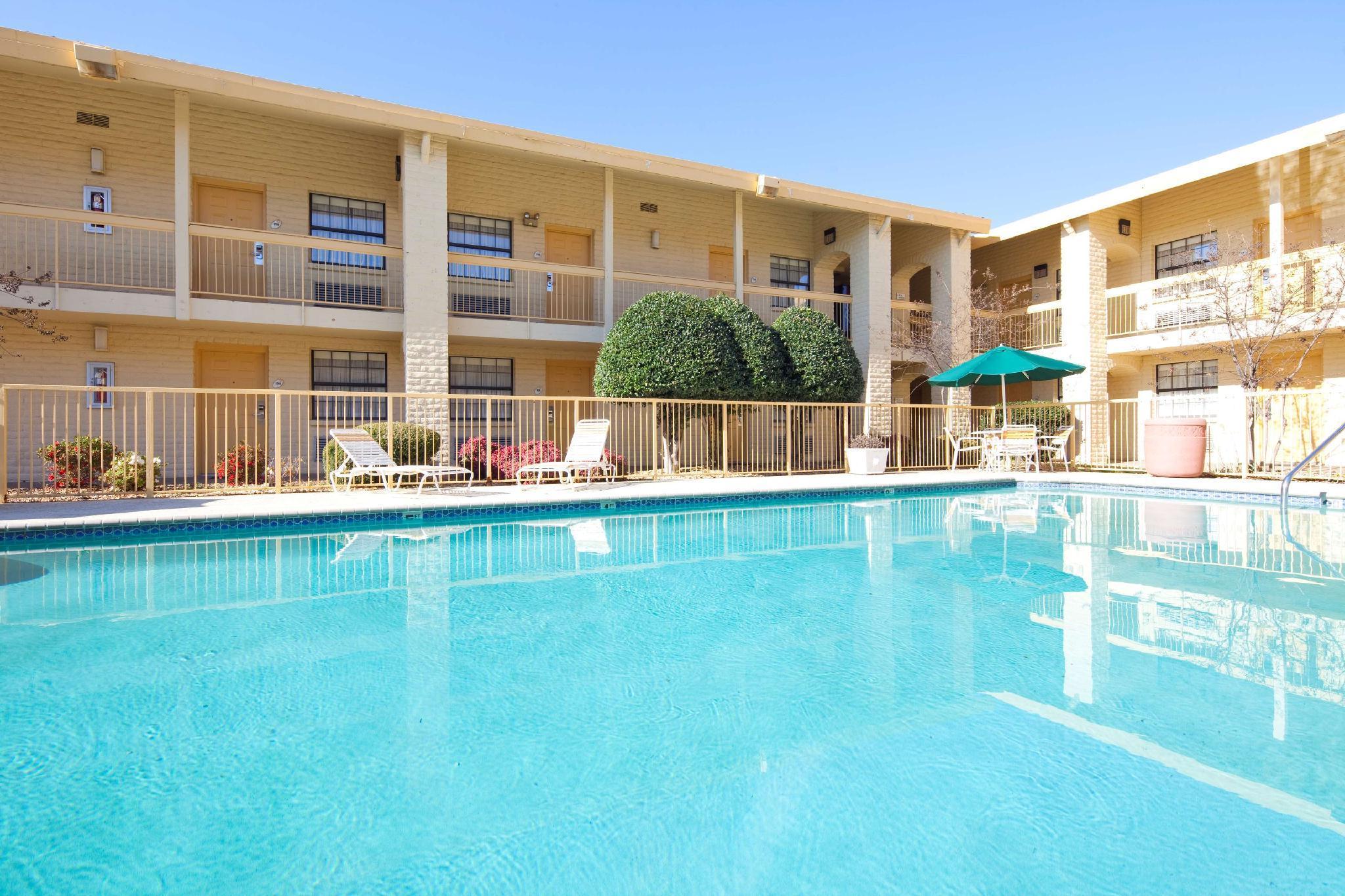 La Quinta Inn By Wyndham Huntsville Research Park Екстериор снимка