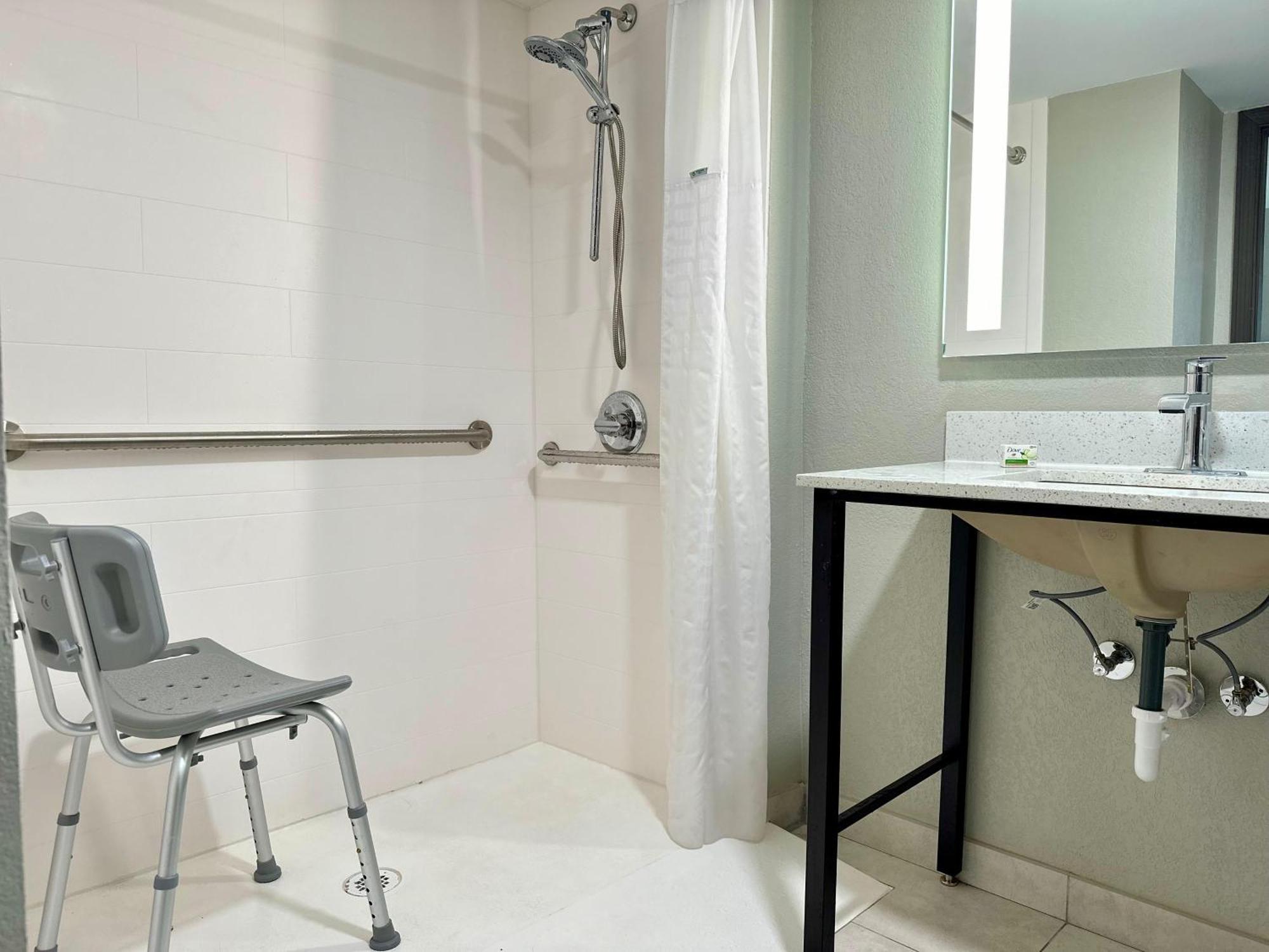 La Quinta Inn By Wyndham Huntsville Research Park Екстериор снимка