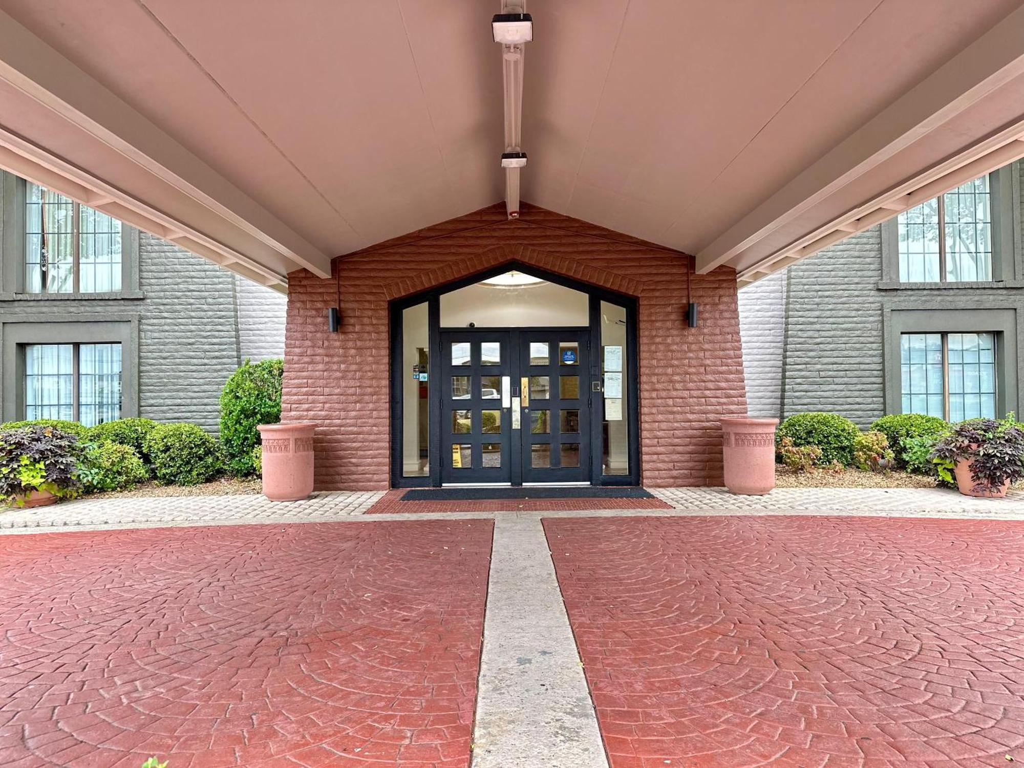 La Quinta Inn By Wyndham Huntsville Research Park Екстериор снимка