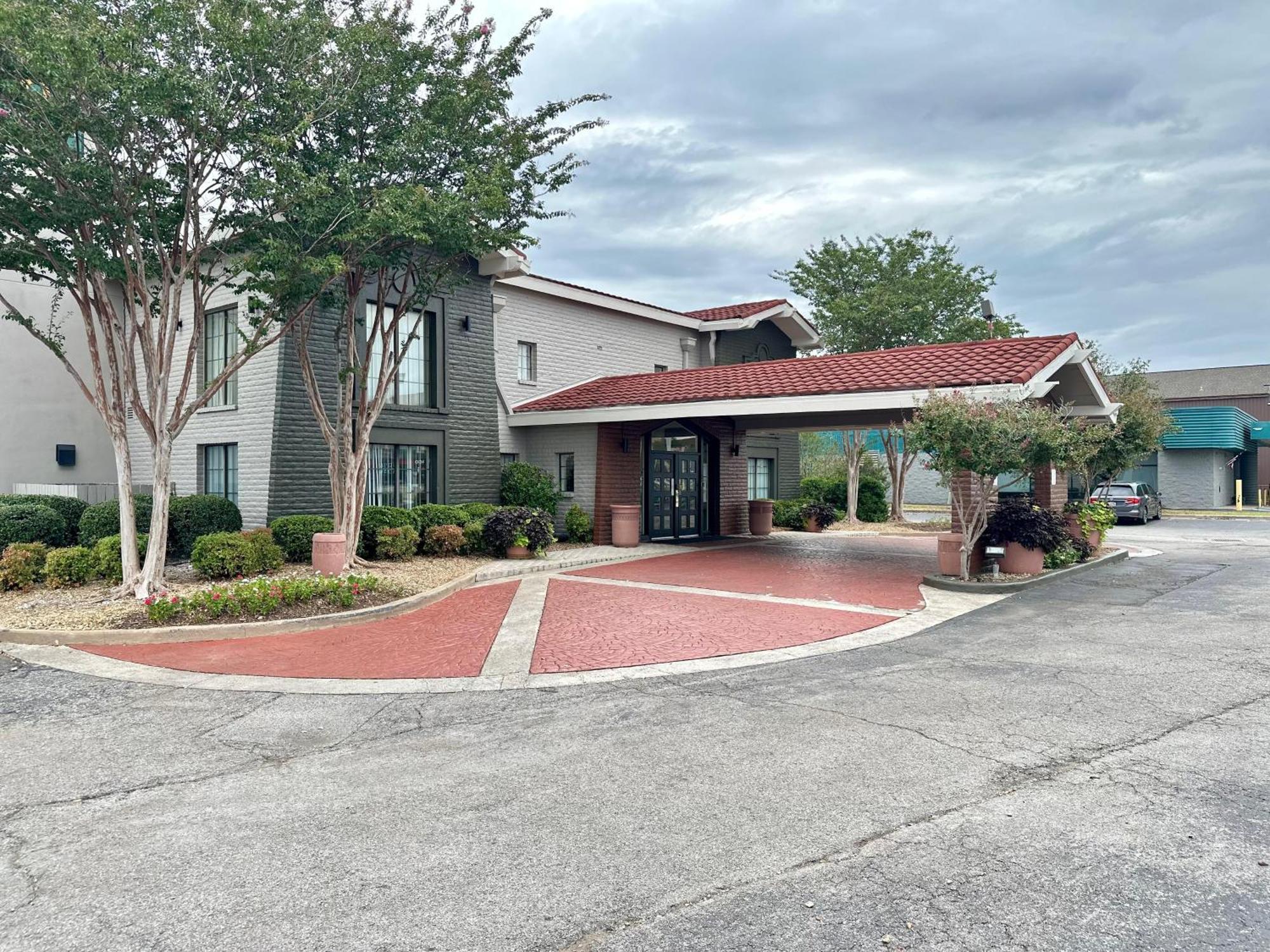 La Quinta Inn By Wyndham Huntsville Research Park Екстериор снимка