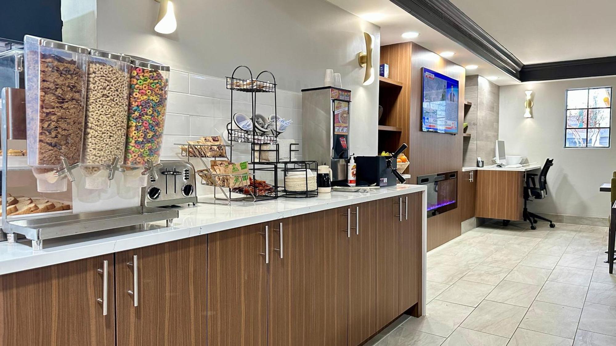 La Quinta Inn By Wyndham Huntsville Research Park Екстериор снимка