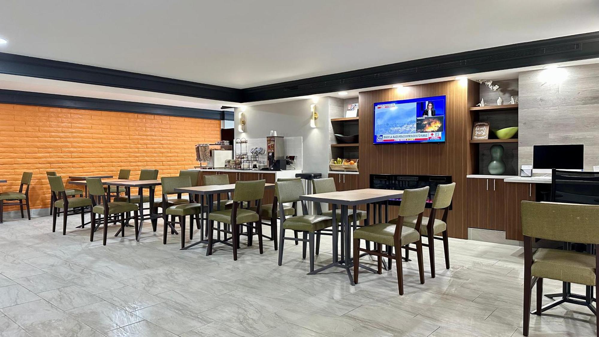La Quinta Inn By Wyndham Huntsville Research Park Екстериор снимка