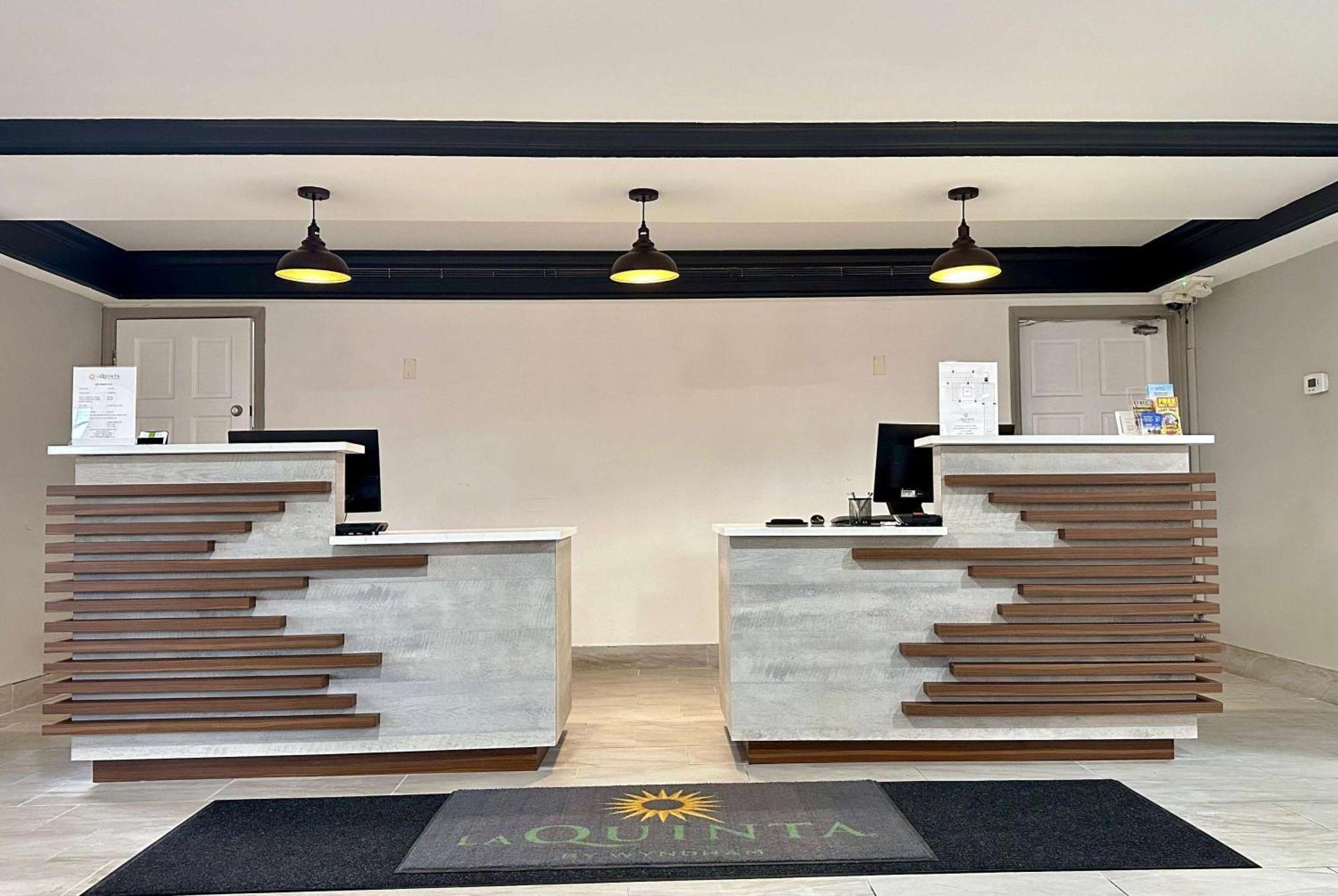 La Quinta Inn By Wyndham Huntsville Research Park Екстериор снимка