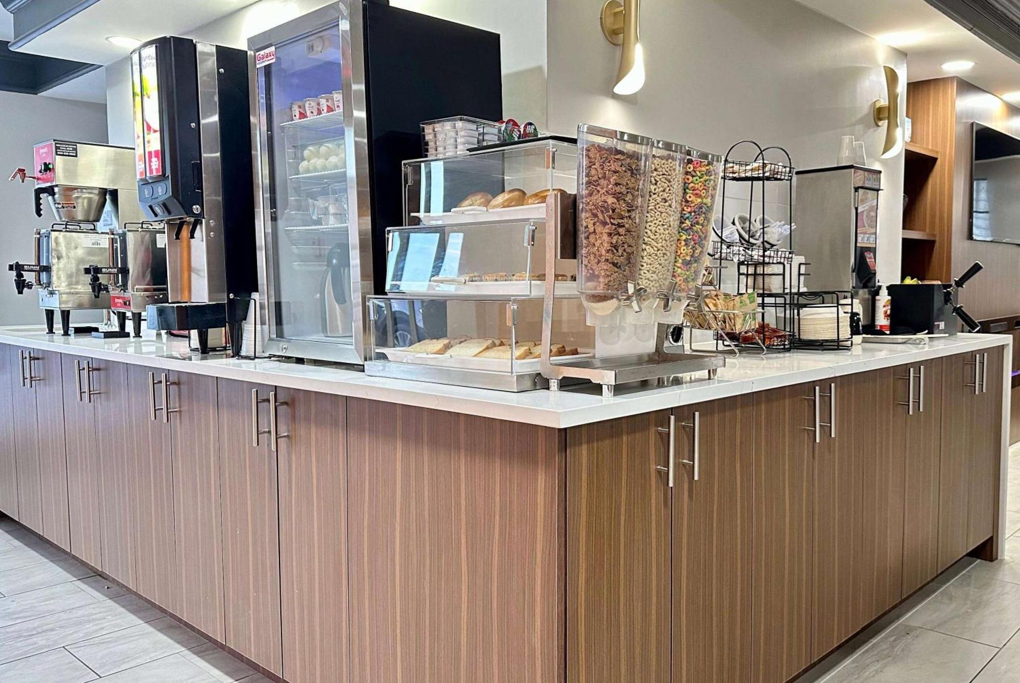 La Quinta Inn By Wyndham Huntsville Research Park Екстериор снимка