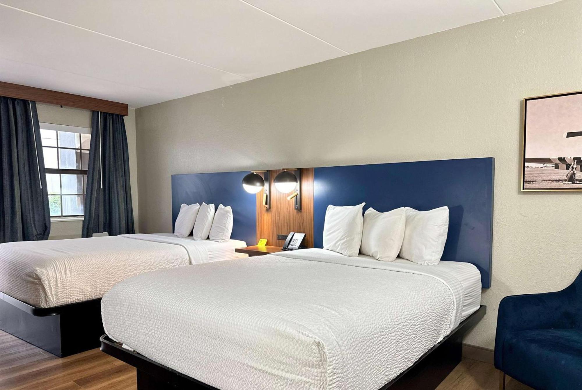 La Quinta Inn By Wyndham Huntsville Research Park Екстериор снимка