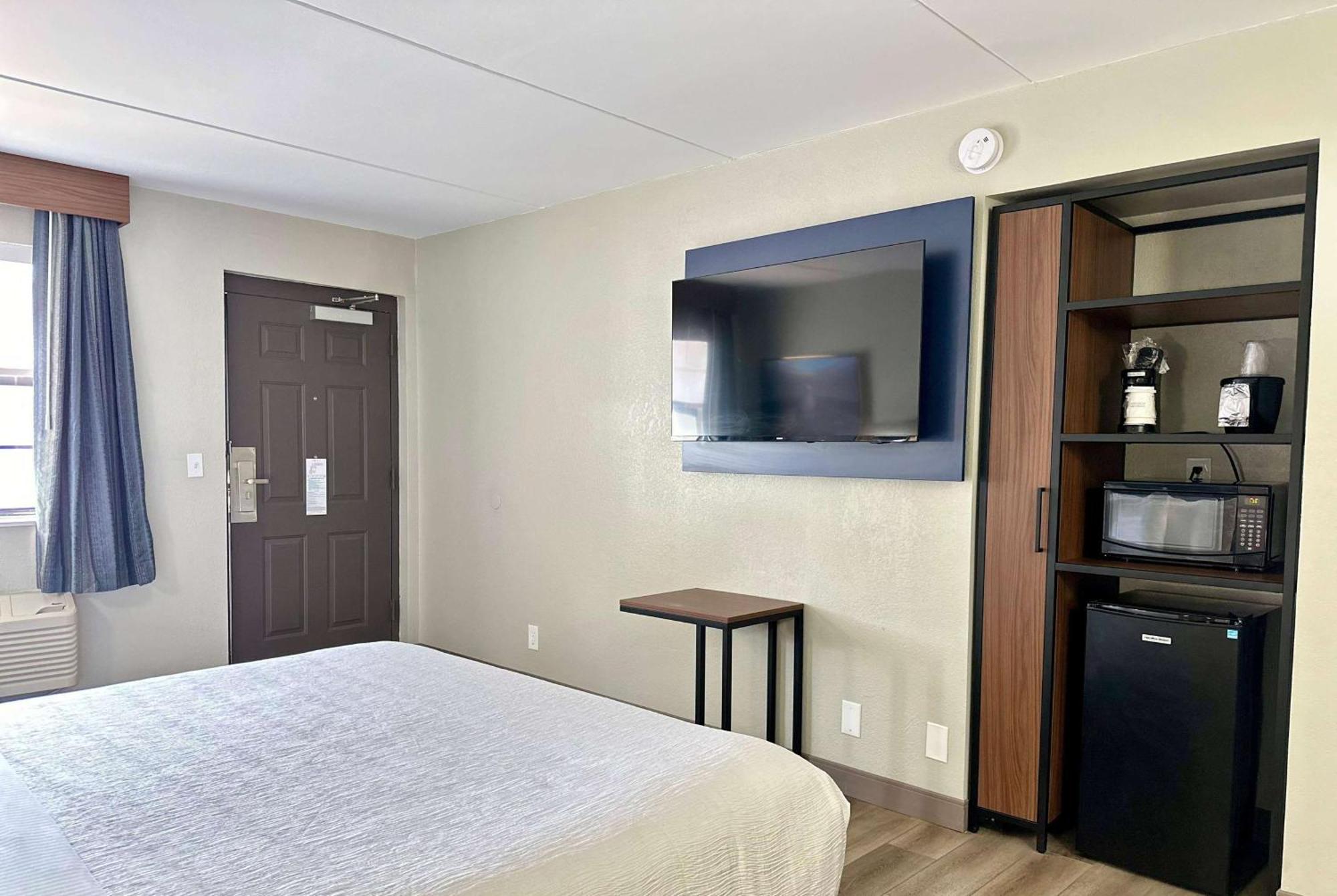 La Quinta Inn By Wyndham Huntsville Research Park Екстериор снимка
