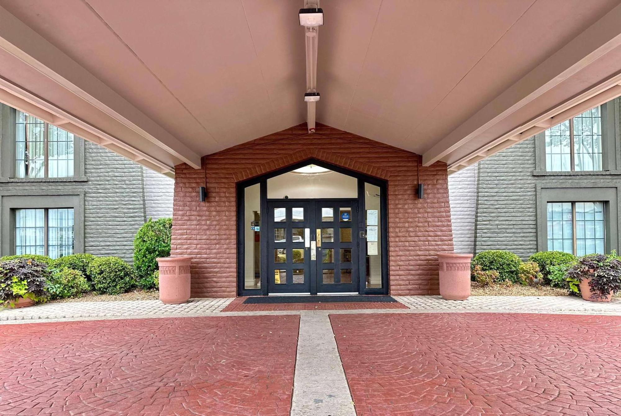La Quinta Inn By Wyndham Huntsville Research Park Екстериор снимка