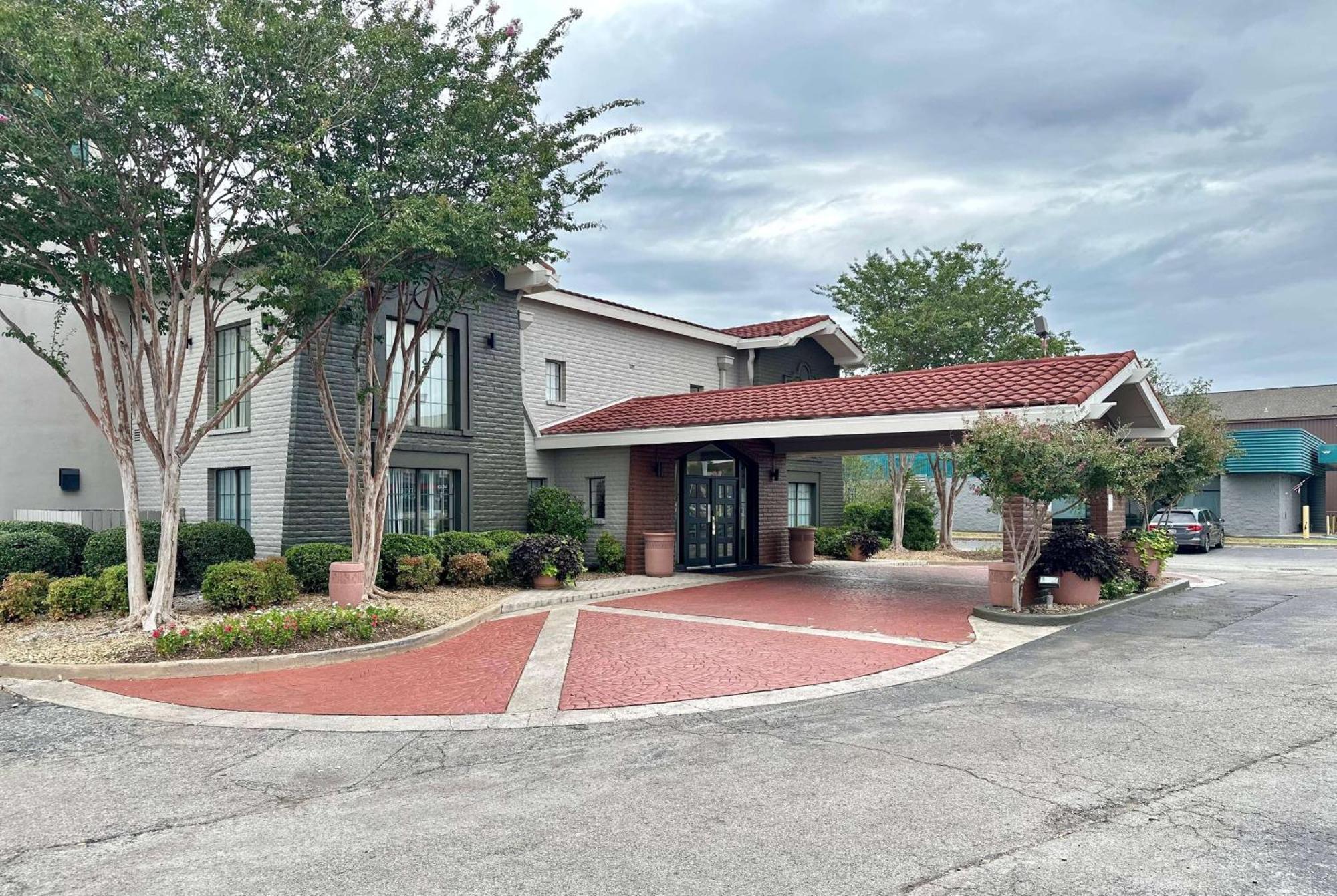 La Quinta Inn By Wyndham Huntsville Research Park Екстериор снимка