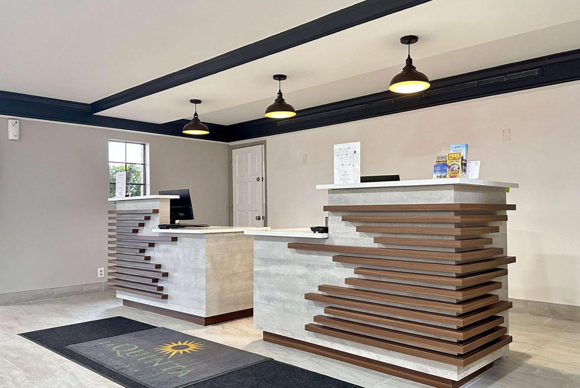 La Quinta Inn By Wyndham Huntsville Research Park Екстериор снимка