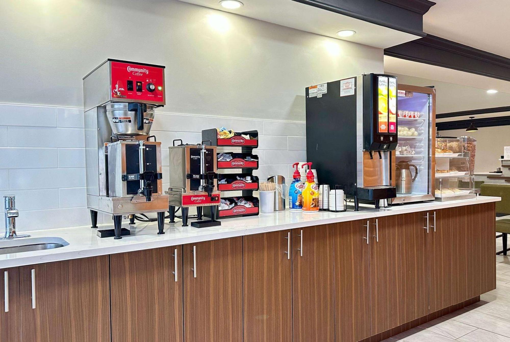 La Quinta Inn By Wyndham Huntsville Research Park Екстериор снимка