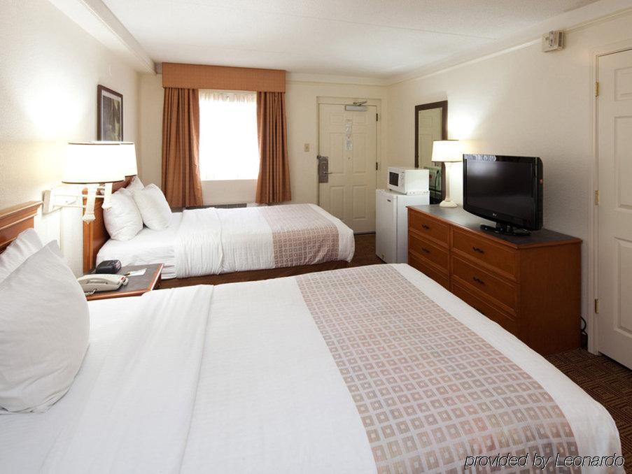 La Quinta Inn By Wyndham Huntsville Research Park Екстериор снимка