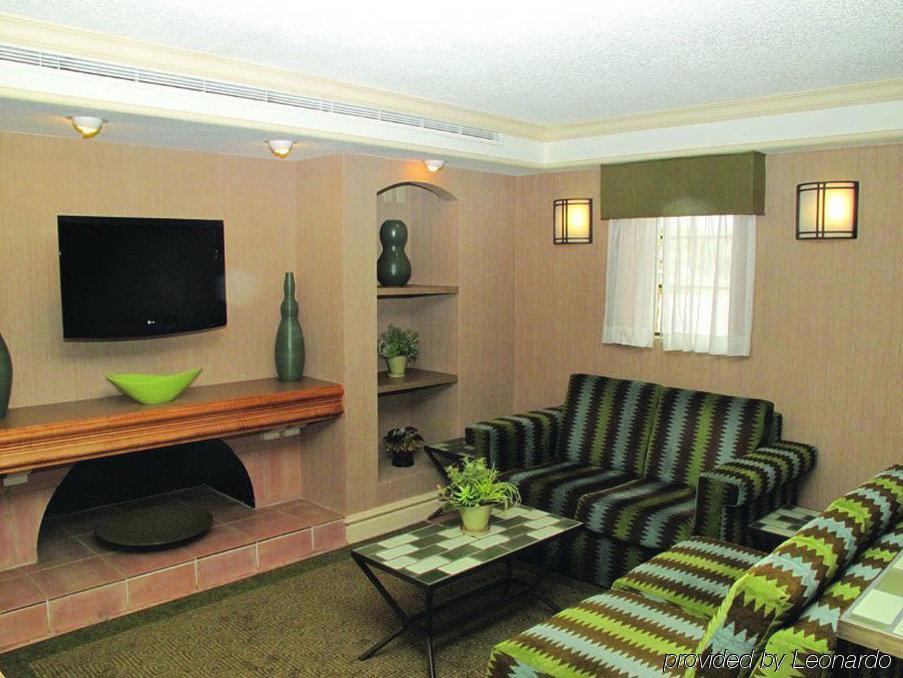 La Quinta Inn By Wyndham Huntsville Research Park Екстериор снимка