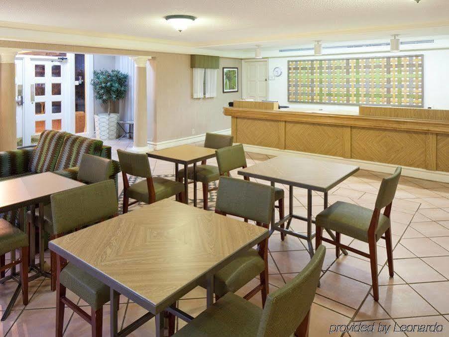 La Quinta Inn By Wyndham Huntsville Research Park Екстериор снимка