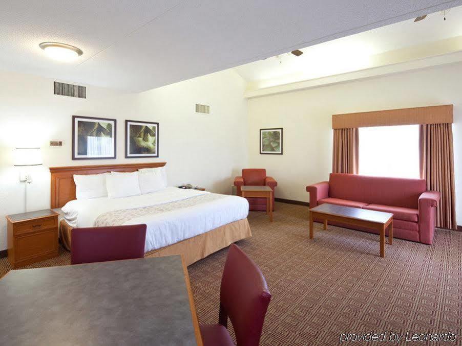 La Quinta Inn By Wyndham Huntsville Research Park Екстериор снимка
